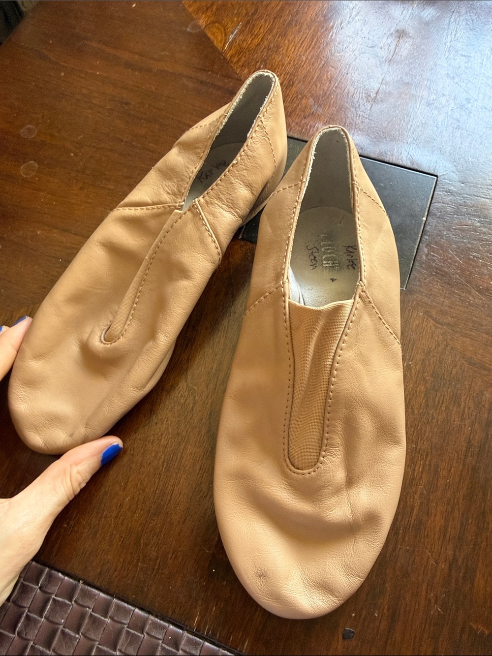 Classic kid’s Slip-On Leather Flats in Tan